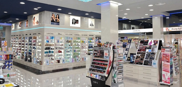 Tienda de perfumería Joven y atomizado: ¿cómo son las perfumerías en España?